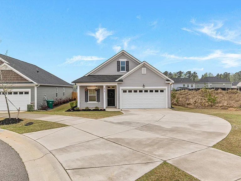 975 Newburn Dr — Photo 4