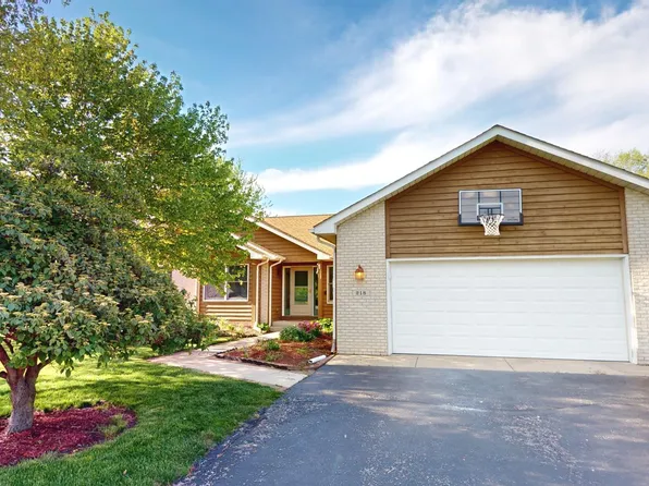 218 White Pine Ln, Lake Villa, IL 60046