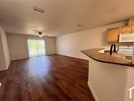 3 bed, 1219 sqft, $1,550 — Photo 3