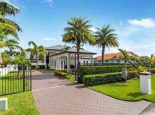 7435 N Augusta Dr, Hialeah, FL 33015