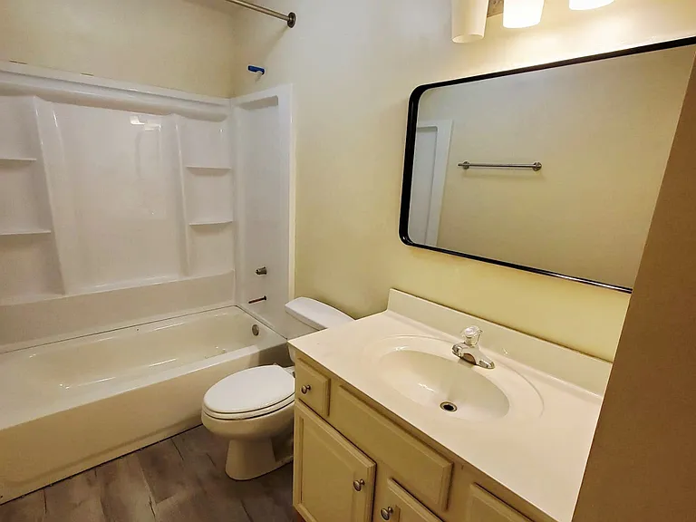 208 McCully St — Photo 5