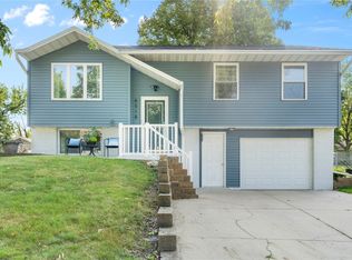 6518 Asbury Ln NE, Cedar Rapids, IA 52402