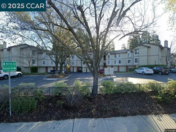3452 Smoketree Commons Dr, Pleasanton, CA 94566