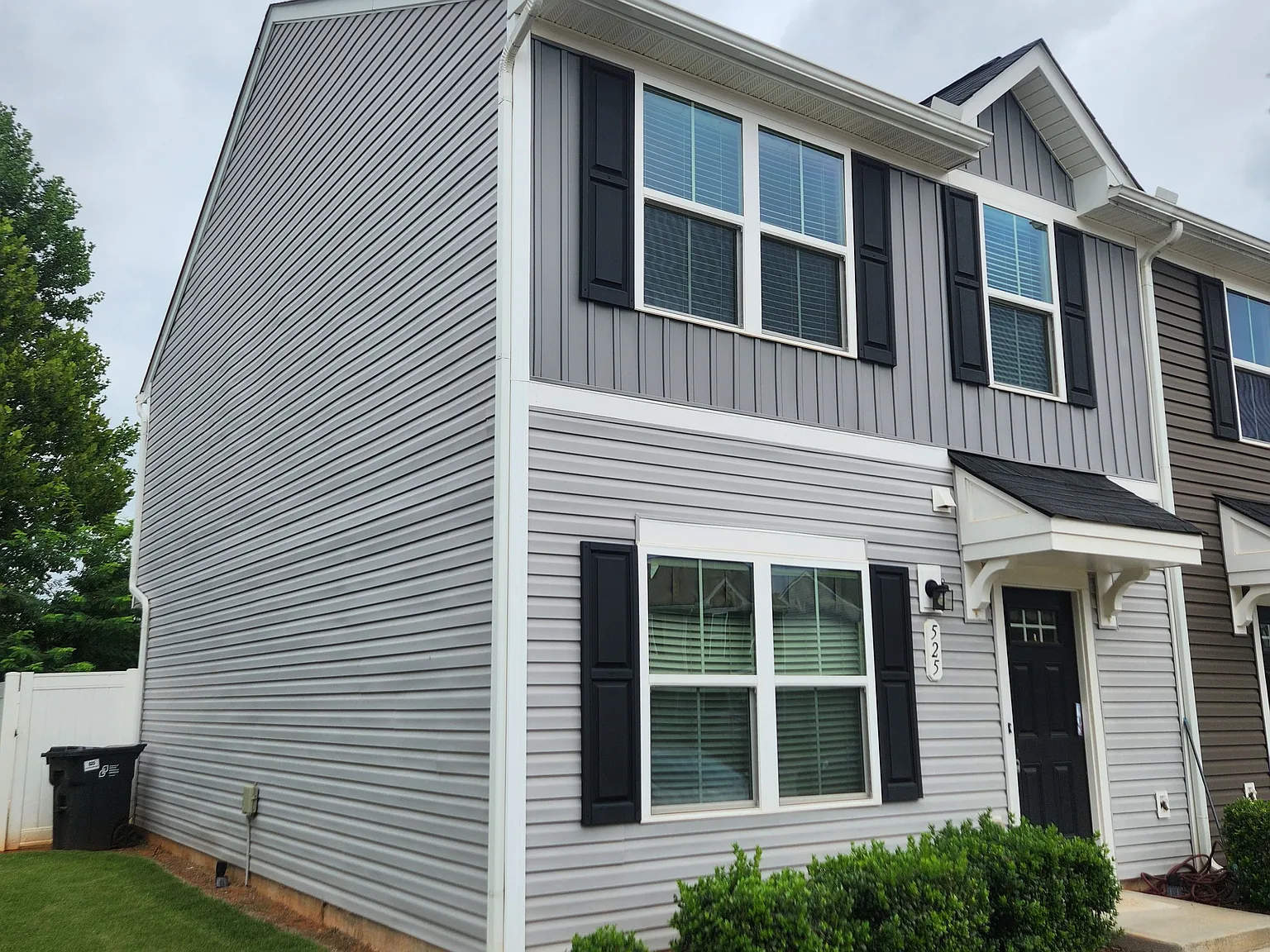 3 bed, 2.5 bath, 1286 sqft, $1,645 — Photo 3