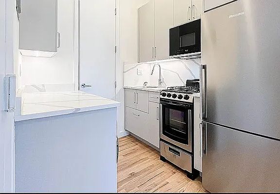 3rd image of 200 Mott St APT 20