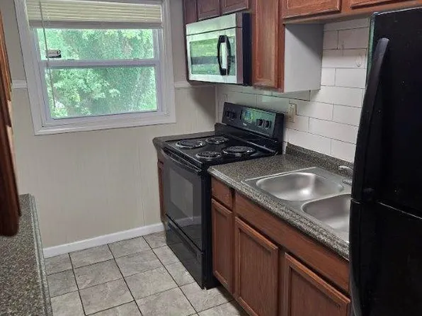 168 Cameron Rd, Saint Louis, MO 63137