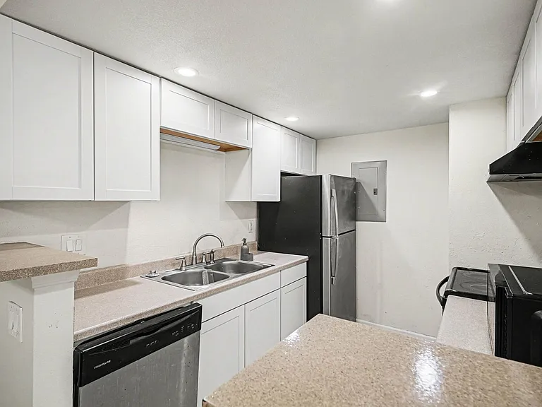 18004 E Ohio Ave #202 — Photo 5