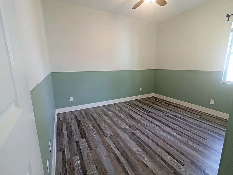 1823 Newport Ave — Photo 10