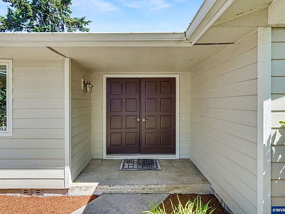 4th image of 2273 Latona Dr NE