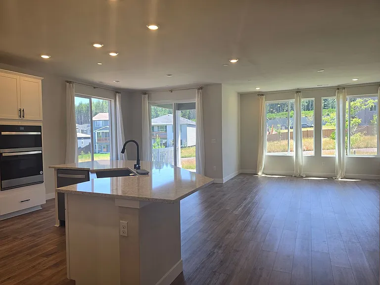 23386 Arbors Terrace Rd NE — Photo 5