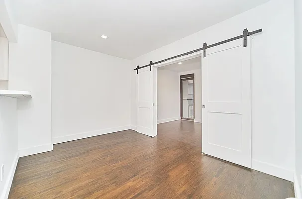 Rented by Mossanen Group | media 11