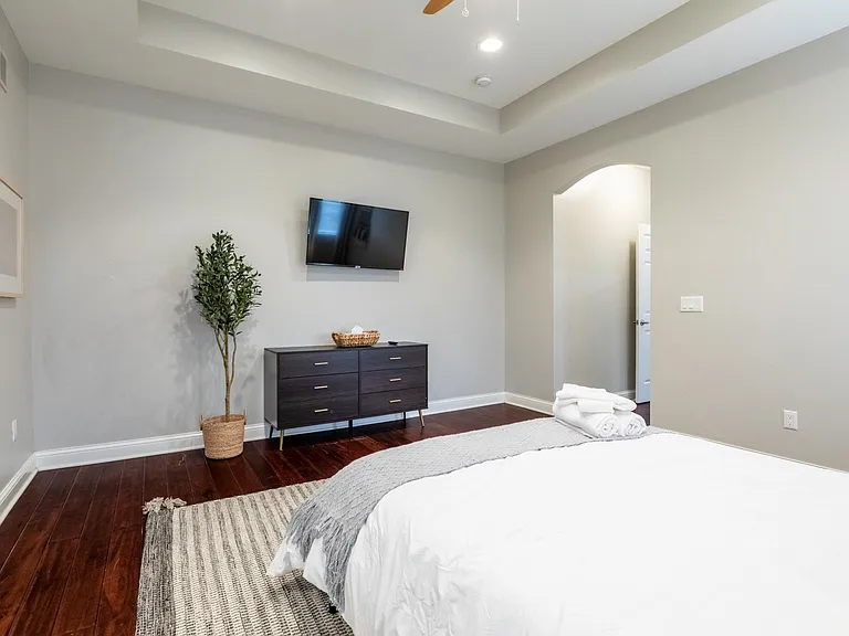 3352 Crooks Rd — Photo 22