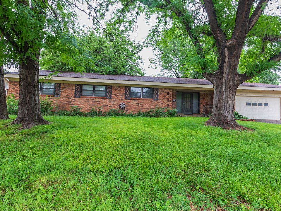 1st image of 1209 Hillcrest Dr