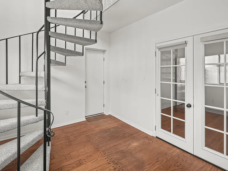 3925 Hawk St — Photo 30