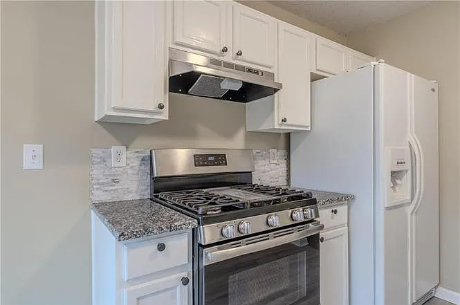 3 bed, 1474 sqft, $2,400 — Photo 3