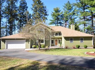 102 Farms Village Rd, Simsbury, CT 06070