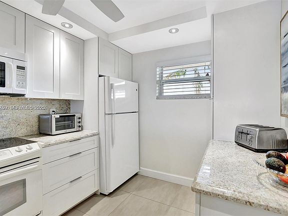 5th image of 3930 Inverrary Blvd APT 405-D
