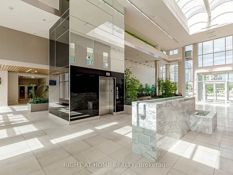 9608 Yonge St #1603 — Photo 6