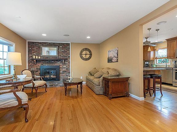 5th image of 87 Orchid St