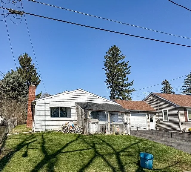 719 Frank St photo 1