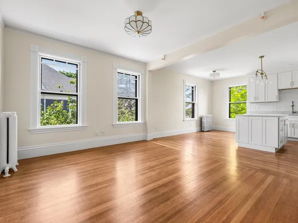 18 Loring Ave Unit 2, Salem, MA 01970