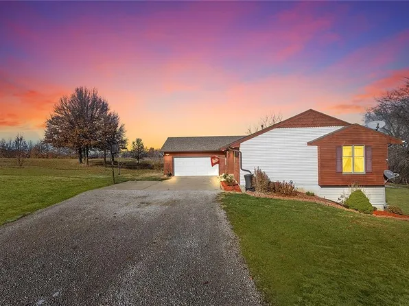 2040 Lincoln Ln, Smithville, MO 64089