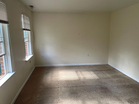 5th image of 6 Oxford Ct