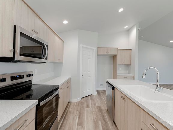 5th image of 13728 Redway Ct