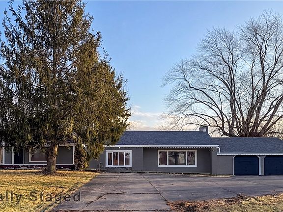 2nd image of 4055 Center Rd