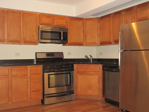 2nd image of 6414 N Ridge Blvd APT 1E