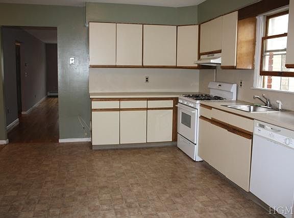 4th image of 380 Fox Ave