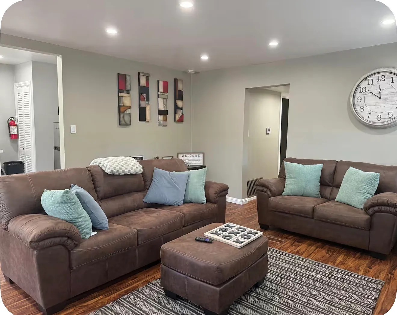 2 bed, 880 sqft, $2,200 — Photo 2