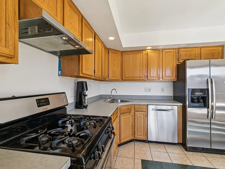 3379 Frederick St — Photo 12