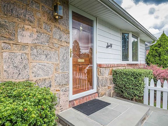 3rd image of 60 Shortridge Dr