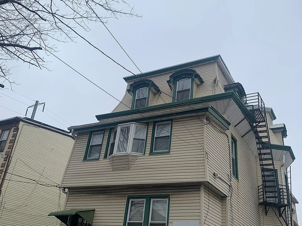 1143 Louisa St #2