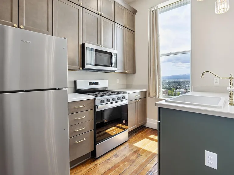 144 W Park St — Photo 12
