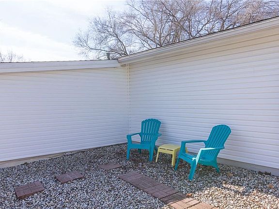 4th image of 1315 Meadow Ln