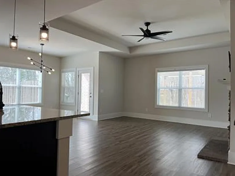 154 Fernhill Dr NW — Photo 2
