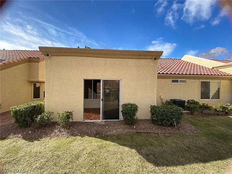 9012 Starmount Dr — Photo 23