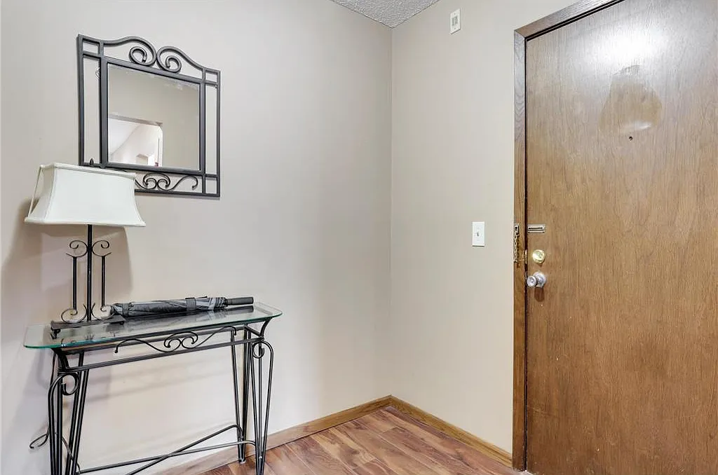 10840 Rockford Rd — Photo 3