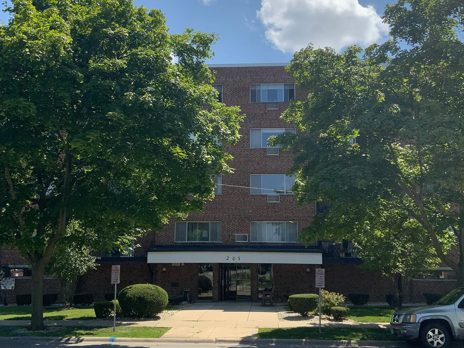 1 bed, 900 sqft, $1,835 — Photo 2