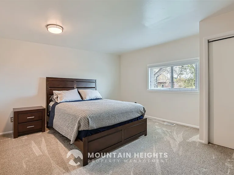 677 N Capitol St — Photo 13