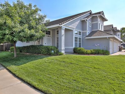 5201 Moonlight Way, Elk Grove, CA, 95758