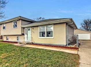 103 Lexington Dr, Dyer, IN 46311