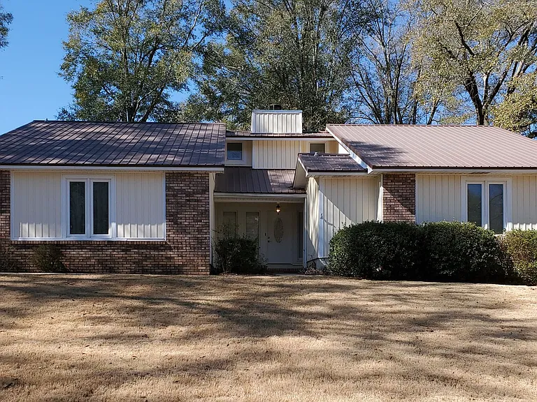 111 Liveoak Dr — Photo 1