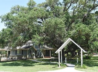 6998 Commander Roland Dr, Hitchcock, TX 77563