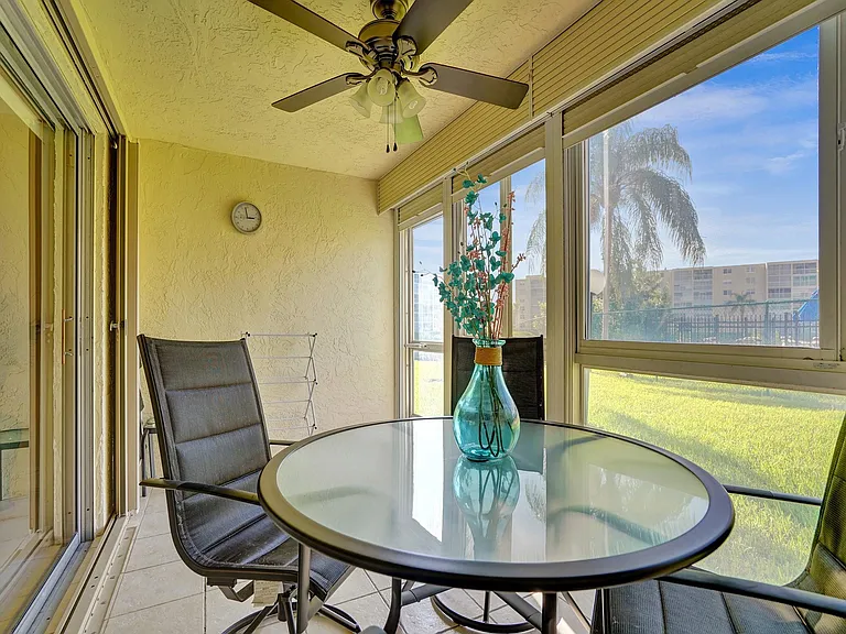 401 SE 3rd St #107 — Photo 9