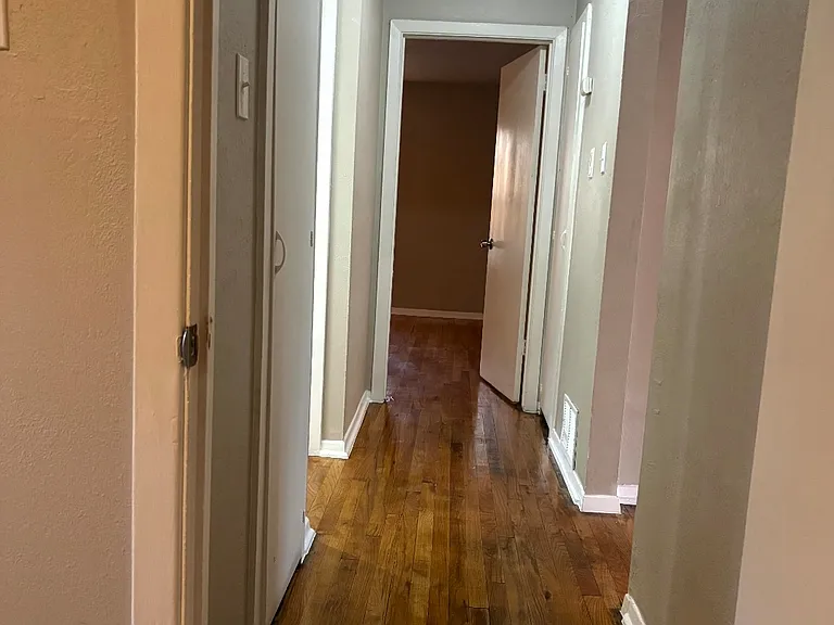 57 Mundt St #B — Photo 8