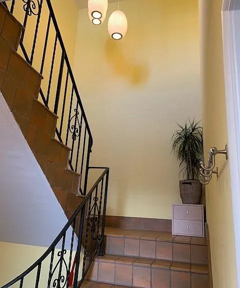 512 Merritt Ave #4 — Photo 3