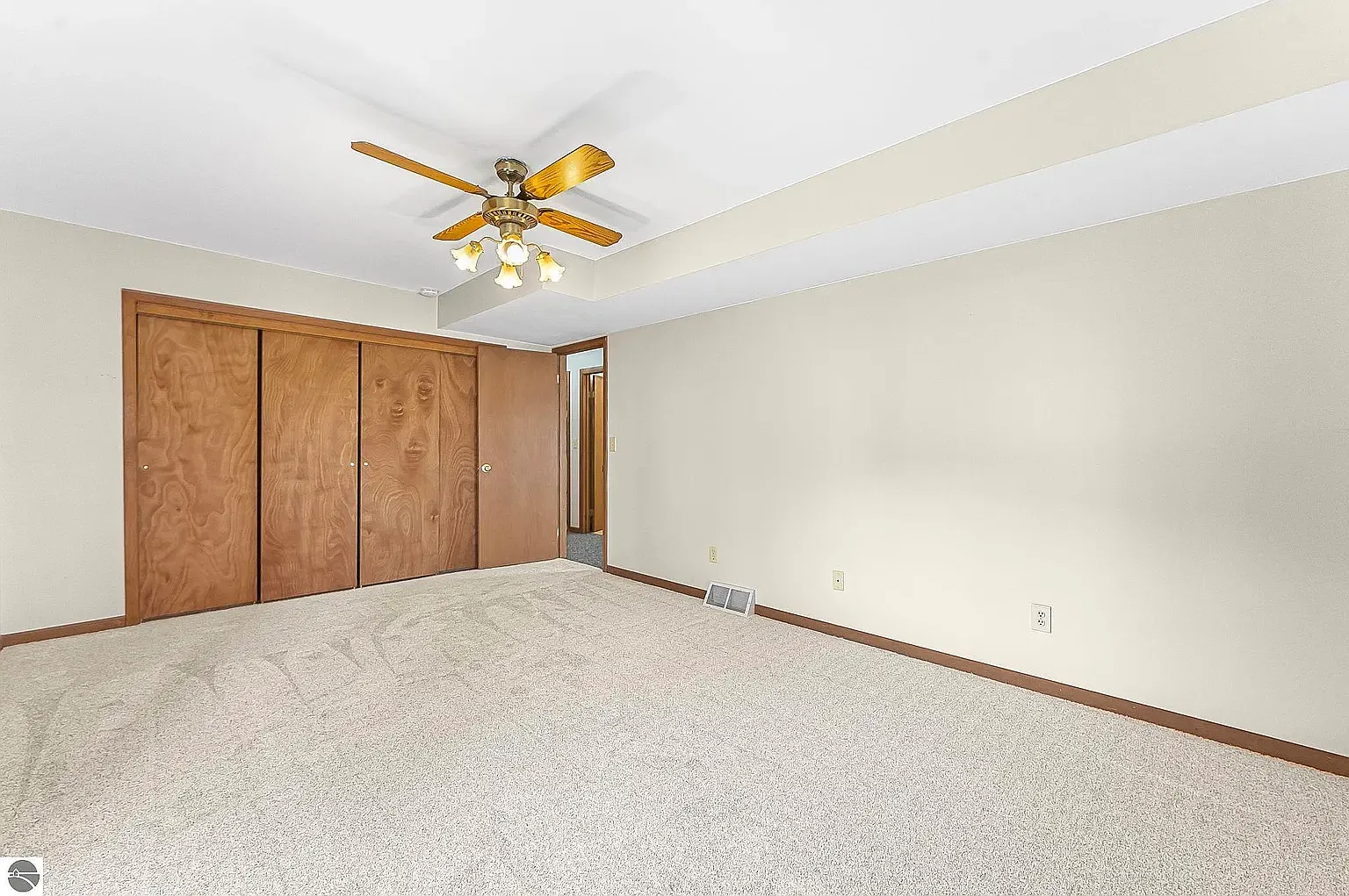 2 bed, 1000 sqft, $1,800 — Photo 4